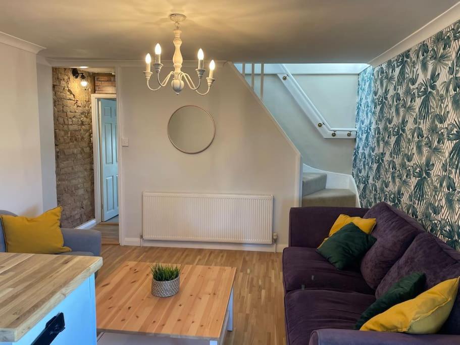 Stylish & Spacious 2 Storey, 3 Bed Apartment Gravesend Zewnętrze zdjęcie